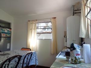 a kitchen with a table and a window at Casa Centrica 5 Huésped in Pinamar
