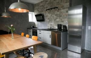 O bucătărie sau chicinetă la Hostel Clausen
