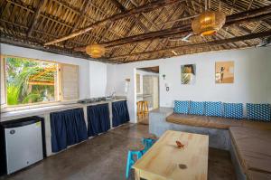 a living room with a table and a kitchen at El Paredon Beach, Casa Yemanja in El Paredón Buena Vista
