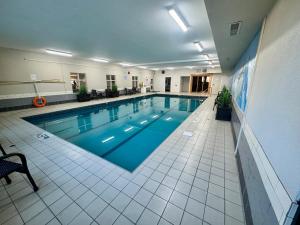 a large swimming pool in a large building at Best Western Mountainview Inn in Golden