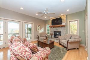 a living room with a couch and a fireplace at Restful Retreat by Railey Vacations in Oakland