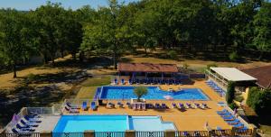 Der Swimmingpool an oder in der Nähe von Résidence Les Hauts de Marquay
