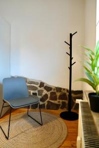 a blue chair sitting in a room with a plant at Altstadt Apartment Deluxe 3 in Haltern