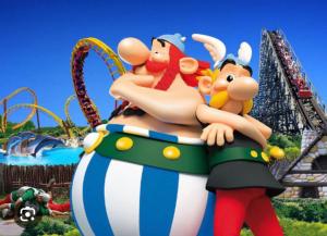 a cartoon film of goofy in front of a roller coaster at Le Cupidon & Spa in Pont-Sainte-Maxence