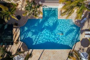 an overhead view of a swimming pool with palm trees at La Valise Los Cabos, Member of Small Luxury Hotels in Boca de la Vinorama