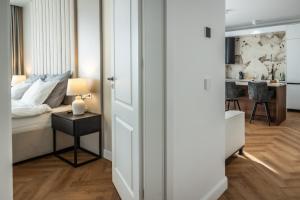 a bedroom with a bed and a table with a lamp at Smarald Apartment in Satu Mare