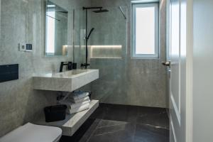 a bathroom with a sink and a shower at Smarald Apartment in Satu Mare +10 photos