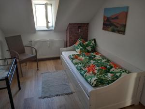 a small living room with a couch with a bed at Ferienwohnung im roten Haus, die Therme ist fußläufig in 350m zu erreichen in Bad Ems