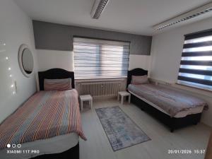 a bedroom with two beds and a window at Stadt Apartment Heidenheim in Heidenheim an der Brenz