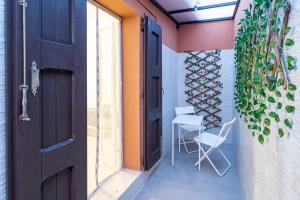 an open door to a patio with a table and chairs at Casa Cesari in Ponte Ronca
