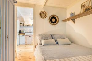 a small bedroom with a bed and a kitchen at farmhouse in Wijdewormer