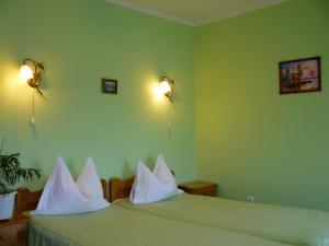 a bedroom with two beds with white pillows at Cabana Delfinul - Cazanele Dunarii in (( Plavişeviţa ))