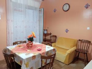 a dining room with a table and a chair at Holiday home Carmelo and Daniela in Porto Empedocle