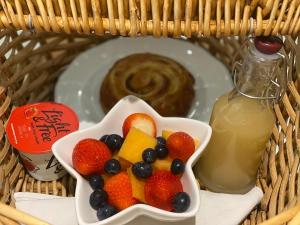 a basket with a bowl of fruit and a drink at The Studio in Wisborough Green