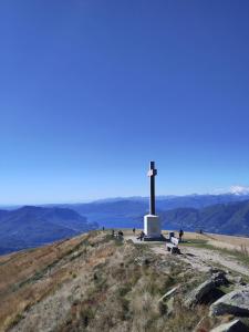 a cross on the top of a hill at Cà di Gabriel in Miglieglia +3 photos