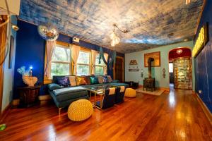 a living room with a couch and a table at Creatives Retreat for Artists & Lovers in Gainesville