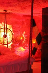 a room with a bed with a red ceiling at L alcove des Sens Love Room Jacuzzi sauna in Tours