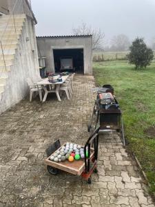 a patio with a table and a cart of eggs at Voyage in Ouroux-sur-Saône