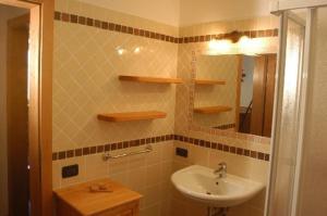 A bathroom at Residence Ca' Delle Margherite