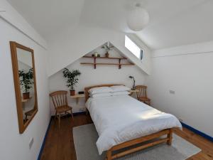 a bedroom with a bed and a table and chairs at Jay's Cabin in Skibbereen