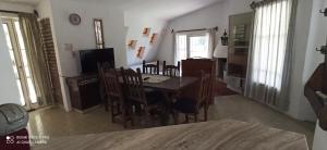 a kitchen and dining room with a table and chairs at El buho in Roldán