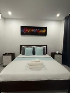 a bedroom with a bed with two towels on it at Viva La Rosa Hometel in Anda