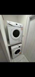 a room with a microwave and a microwave oven at Mayford Shared House in Manchester