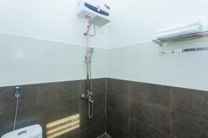 a bathroom with a shower with a toilet and a shower at Mountain View Hostel in Bố Trạch +105 photos