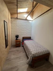 a bedroom with a bed in a room at Casa cerca del Aeropuerto - Tu Espacio RE in Santiago
