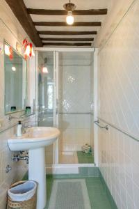 a bathroom with a sink and a shower at Villa Pandolfi Elmi in Spello