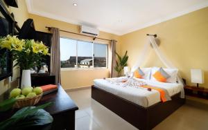 a bedroom with a bed and a window at Harmony Indochine d'Angkor in Siem Reap