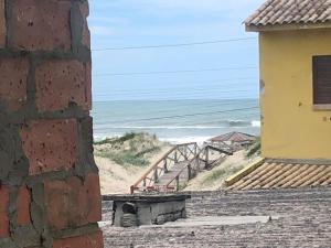 a view of the beach from a building at Sobrado próximo ao mar em Salinas in Cidreira