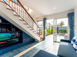 a living room with a staircase and a couch at Shadyside 4B in Tân Thành (1)