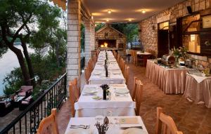 A restaurant or other place to eat at Villa Jagodna