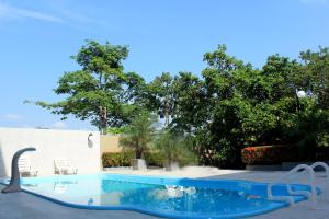 Bazén v ubytování Hotel del Príncipe nebo v jeho okolí