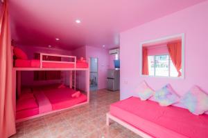 a bedroom with pink walls and a bunk bed at บ้านพวงชมพูเกาะล้าน in Ko Larn +59 photos