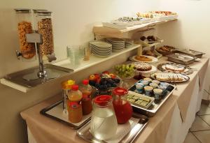 a buffet with food and drinks on a table at Hotel Minerva in Ravenna