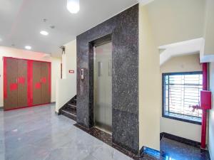 a hallway in a building with a elevator at Hotel O THE CROWN COMFORTS in Kolkata