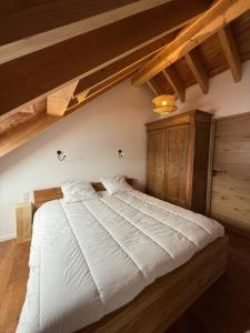a bedroom with a white bed in a room at Le val'heureux in Valloire