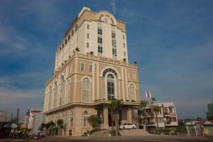 a large building with a tall building at Khanh Linh Hotel in Pleiku