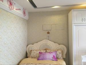 เตียงในห้องที่ Manifeng Apartment Hotel
