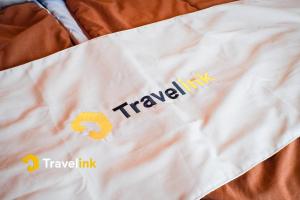 a towel with the transfer link logo on it at Sun CampGround in Kejajar