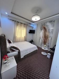 a hotel room with a bed and a couch at FASA RESIDENCE Dakar CHAMBRE TERANGA in Dakar