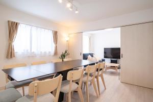 a dining room with a table and chairs at 雪舞-YukiMai in Kutchan