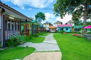 Ein Garten an der Unterkunft Revolution Hostel Pai