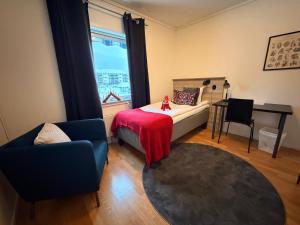 a bedroom with a bed and a desk and a window at Fridhemsgatan City Stay in Mora
