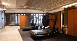 a hotel room with two beds in a room at Shanghai Qiuzhu Hotel - Near Shanghai Disney Resort & Wildlife Park - Free Buffet Breakfast - Pick-up Service for Disneyland, PVG Airport, Wildlife Park & Xinchang Metro Station in Shanghai
