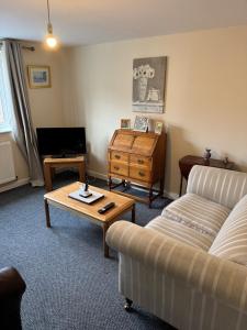 a living room with a couch and a coffee table at Warm, Sleeps 6, Bathroom, Beaches Shops Cafes Bars Pier, Central Ryde in Ryde