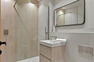 a white bathroom with a sink and a mirror at Finest Retreats - Orchard Rise in Bude +28 photos