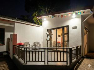 a balcony of a house at night with chairs at Van Gogh - Zur See in Ballito